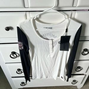 Size small women’s Harley Davidson long sleeve top!